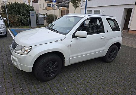 Suzuki Grand Vitara 1.6 Black and White top Zustand