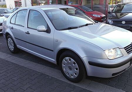 VW Bora Volkswagen 1.6 Highline.KLIMA .TÜV. SERVIS NEU