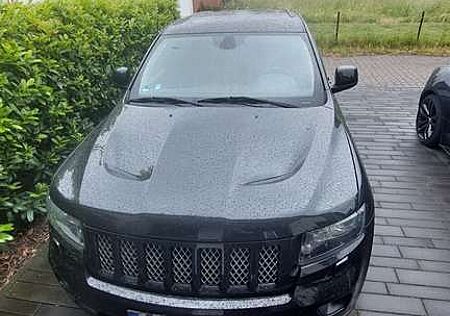 Jeep Grand Cherokee 3.0 CRD Laredo im SRT Look und Design
