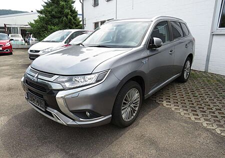 Mitsubishi Outlander PHEV Spirit 4WD Navigationssystem