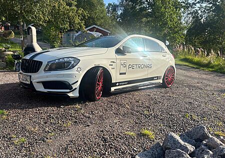 Mercedes-Benz A 45 AMG 4Matic Speedshift 7G-DCT