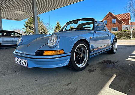 Porsche 911 F Gulf RS