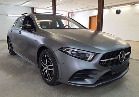 Mercedes-Benz A 250 e AMG Line Pano. Distr.+ LED 360°Cam Navi