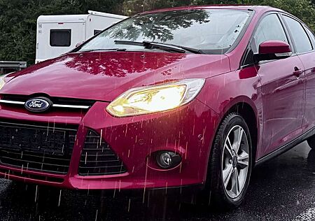 Ford Focus Turnier 1.0 EcoBoost Start-Stopp-System Titanium