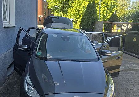 Ford S-Max Titanium