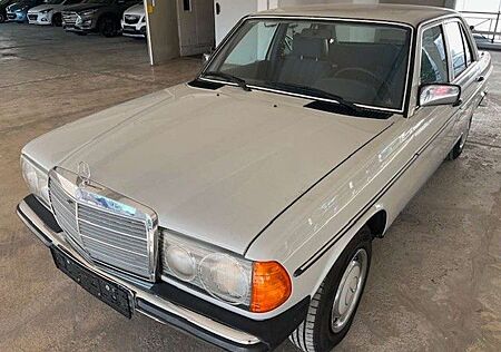 Mercedes-Benz 230