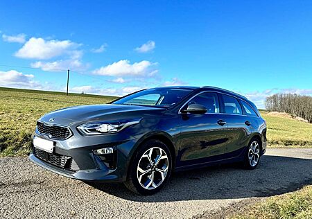 Kia XCeed Ceed SW / cee'd SW Spirit /AHK/ Sitzheizung/Kamera/DAB Radio/TÜV Neu