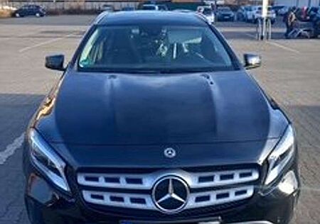 Mercedes-Benz GLA 180 GLA Urban