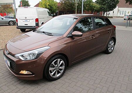 Hyundai i20 1.4 Automatik/Navi/PDC/Alu/Tempomat/Kamera