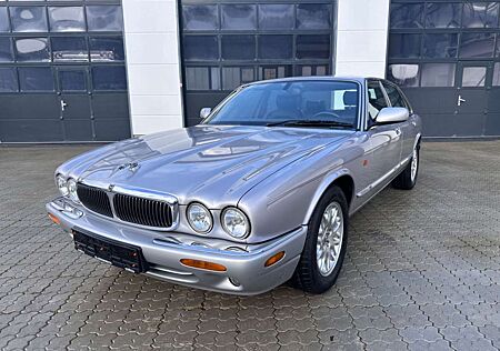 Jaguar XJ8 3.2 EXECUTIVE/1.Hand/Neuwagenrechnung/