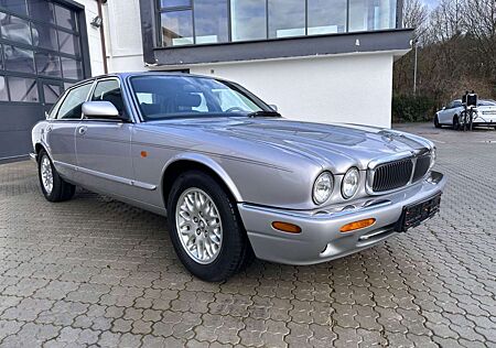 Jaguar XJ8 3.2 EXECUTIVE/1.Hand/Neuwagenrechnung/