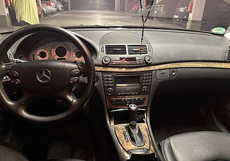 Mercedes-Benz E 280 4Matic Automatik Avantgarde BusinessEDITION