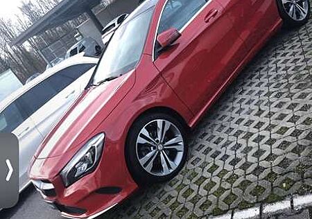 Mercedes-Benz CLA 180 7G-DCT Urban