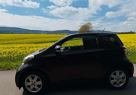 Toyota iQ - Perfekte Stadtfahrzeug Parkplatzwunder