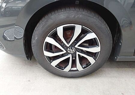 VW Golf Volkswagen VIII Lim. 1.0 eTSI Active LED/DSG/ACC/NAVI