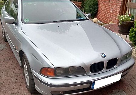 BMW 523i 523