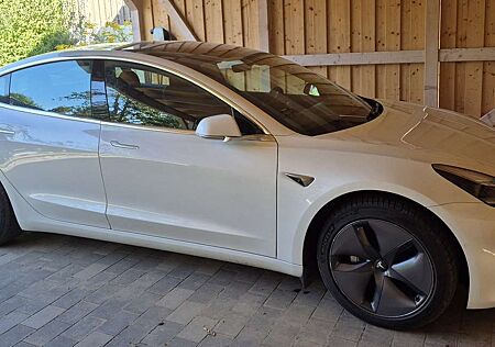 Tesla Model 3 Standard Reichweite Plus Hinterradantrieb