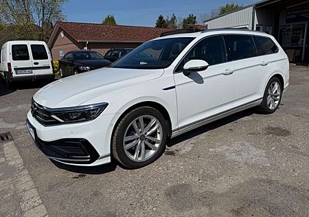 VW Passat Variant Volkswagen GTE Matirx/Panorama/AHK/Teilleder