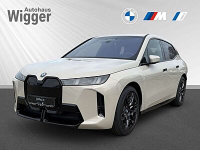 BMW iX xDrive45/M-Sportpaket/HUD/StandHZG/AHK-el. klappb.