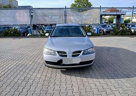 Nissan Almera Almera Fließheck  5-Türer 1.5 visia