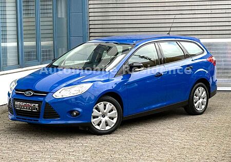 Ford Focus Turnier 1.6*AHK*PDC*TEMP*SHZ*MFL*KLIMA*1HD