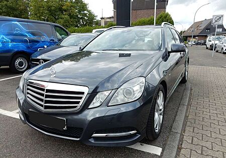Mercedes-Benz E 220 CDI Avantgarde BlueEffi NAVI*AHK*XENON*