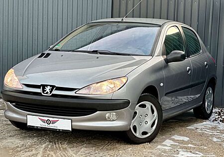 Peugeot 206 Grand Filou+TÜV NEU+KLIMA+AHK+SCHECKHEFT