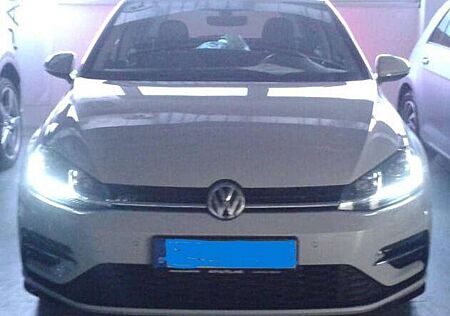 VW Golf Volkswagen 2.0 TDI (BlueMotion Technology) Highline