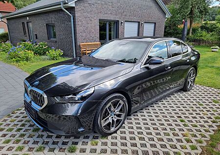 BMW i5 eDrive 40 - 360° Kamera, HUD, Panoramadach