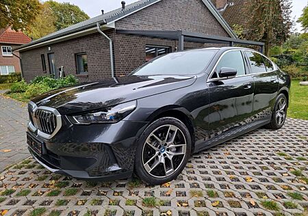 BMW i5 eDrive 40 - 360° Kamera, HUD, Panoramadach
