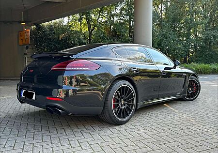 Porsche Panamera GTS PDK