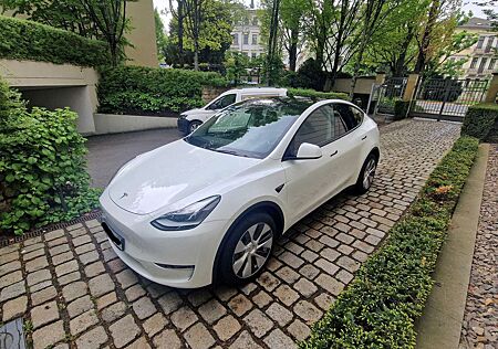Tesla Model Y Long Range Dual Motor AWD