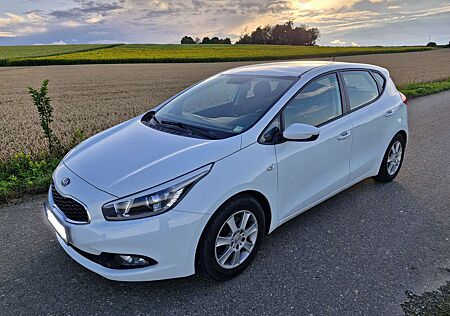 Kia Cee'd Ceed / 1.4 CVVT Comfort
