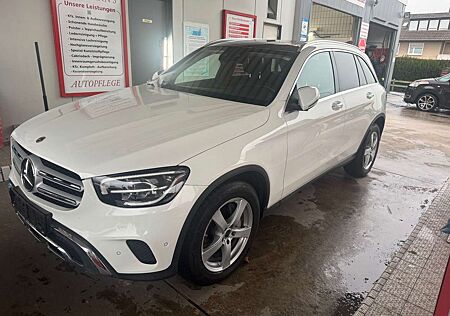 Mercedes-Benz GLC 300 d Panorama LED Standh.AHK