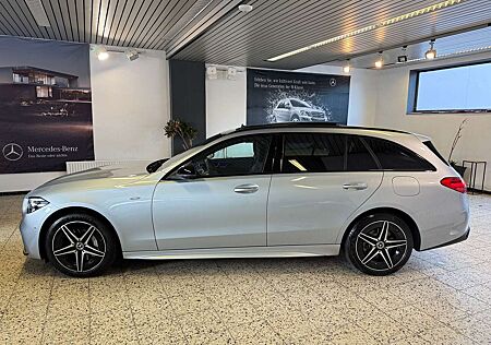 Mercedes-Benz C 300 T e AMG + NIGHT NAVI/LED/DISTR/HUD/AHK/TW/SPUR/360