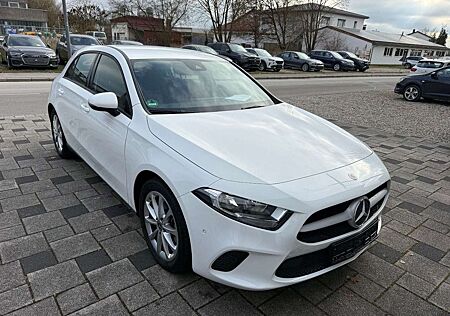 Mercedes-Benz A 200 DCT Park Assist Navi MBUX SitzHzg