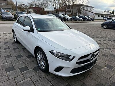 Mercedes-Benz A 200 DCT Park Assist Navi MBUX SitzHzg