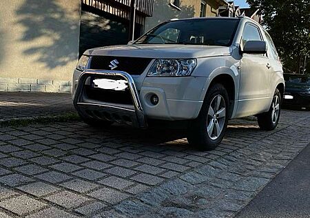 Suzuki Grand Vitara 1.6 Black and White Edition