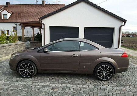 Ford Focus 2.0+16V+Titanium Coupe-Cabriolet