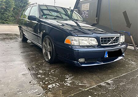 Volvo V70 R