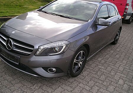 Mercedes-Benz A 200 (BlueEFFICIENCY) Style