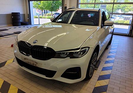 BMW 330 e xDRIVE TOURING M SPORT/SHADOW/18Z./LIVE-CP