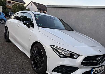 Mercedes-Benz CLA 200 Shooting Brake d Premium auto