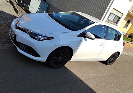 Toyota Auris 1.33 Dual-VVT-i Design Edition