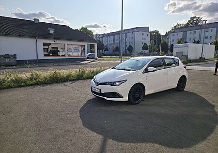 Toyota Auris 1.33 Dual-VVT-i Design Edition