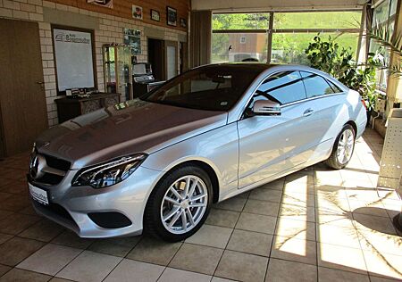 Mercedes-Benz E 250 E -Klasse Coupe +LED+Leder+Panorama