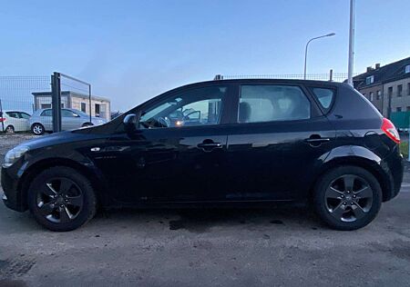 Kia Cee'd Ceed / Ceed 1.4 Spirit