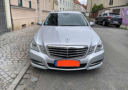 Mercedes-Benz E 220 CDI DPF BlueEFFICIENCY 7G-TRONIC Avantgarde