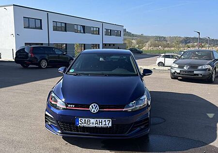 VW Golf GTI Volkswagen (BlueMotion Technology)