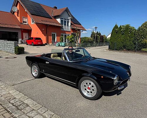 Fiat 124 Spider Cabrio Oldtimer  TÜV / H-Kennzeichen Service neu